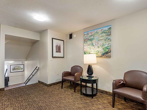 Lobby and Guest Check-in