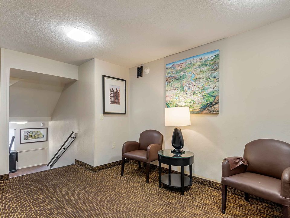 Lobby and Guest Check-in