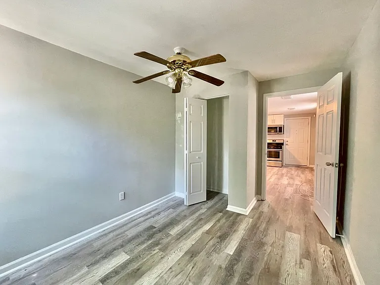 2424 W Iowa St — Photo 24