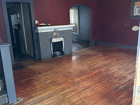 3rd image of 553 Spencer St