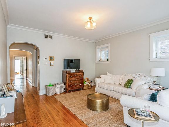 2nd image of 3047 W Leland Ave #1