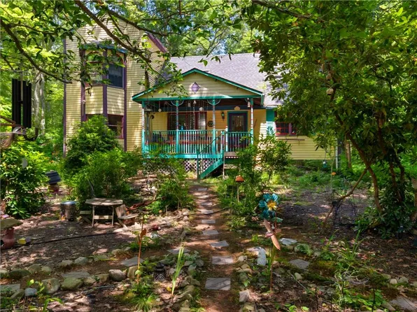 9 Bluebird Ln, Ashaway, RI 02804