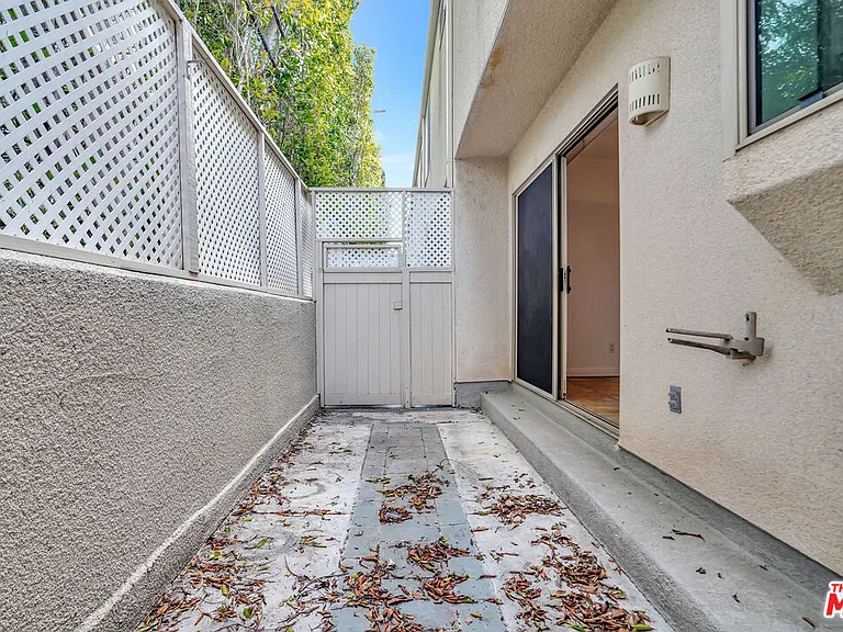 14101 Dickens St #10 — Photo 17