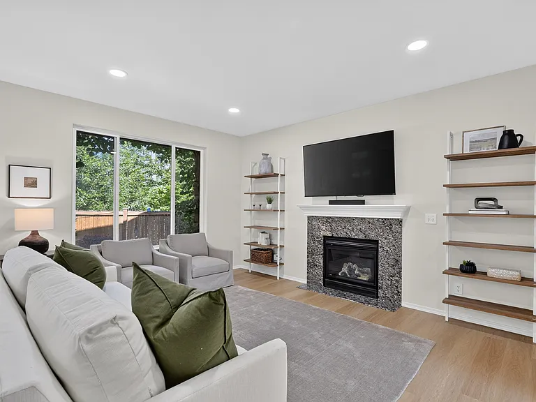 659 Vashon Pl NE — Photo 7