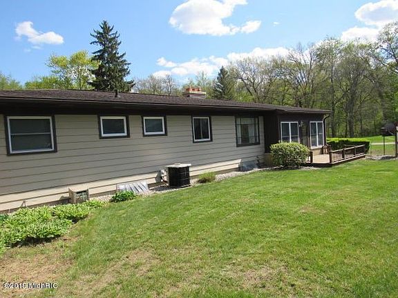 4th image of 150 Lynn Dr