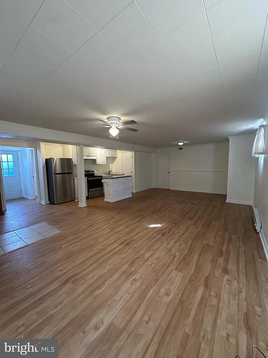 Building Photo - 1407 N Main St #L