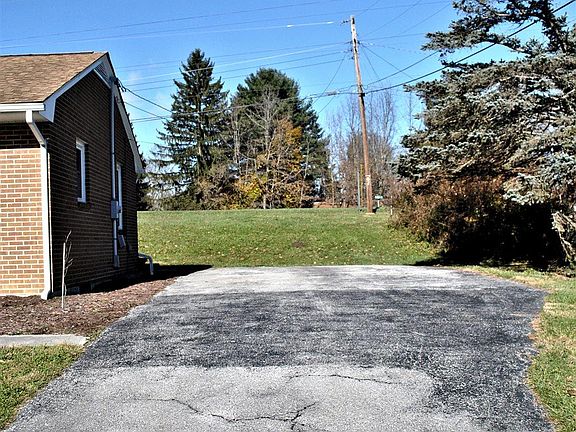 3rd image of 115 Kimball Ln