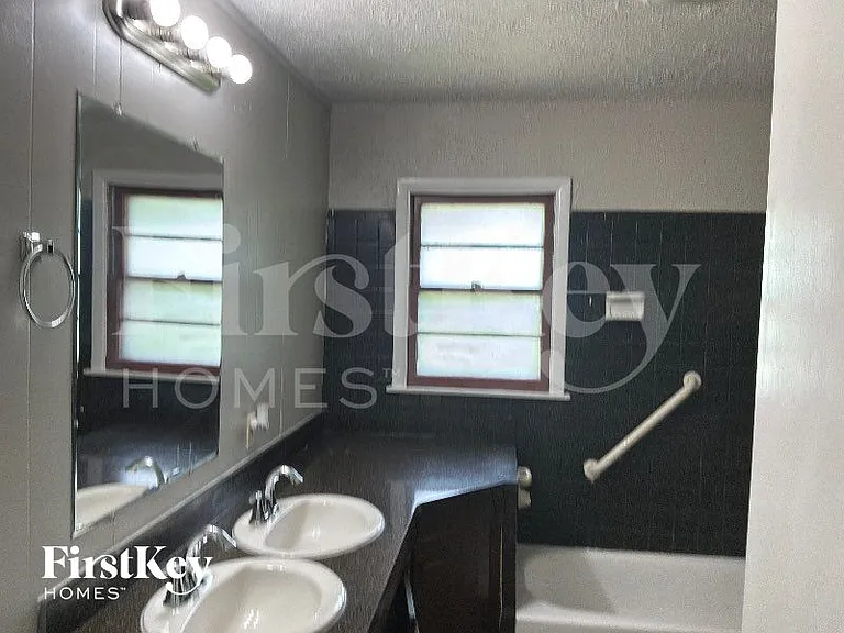 10817 E 19th Ter S — Photo 13
