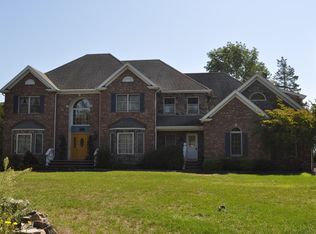 2 Fox Run Dr, Andover, NJ 07821