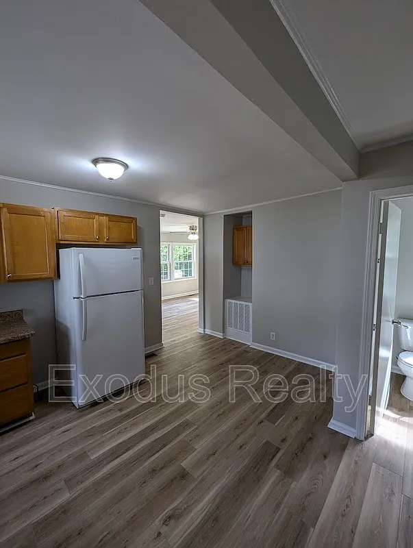 2 bed, 1.0 bath, 850 sqft, $1,100 — Photo 3