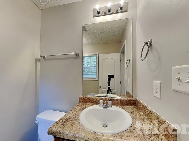 1047 Wedgewood Ct — Photo 8