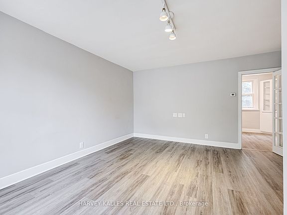4th image of 32 Oxton Ave