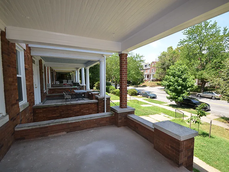 323 E University Pkwy #C — Photo 8