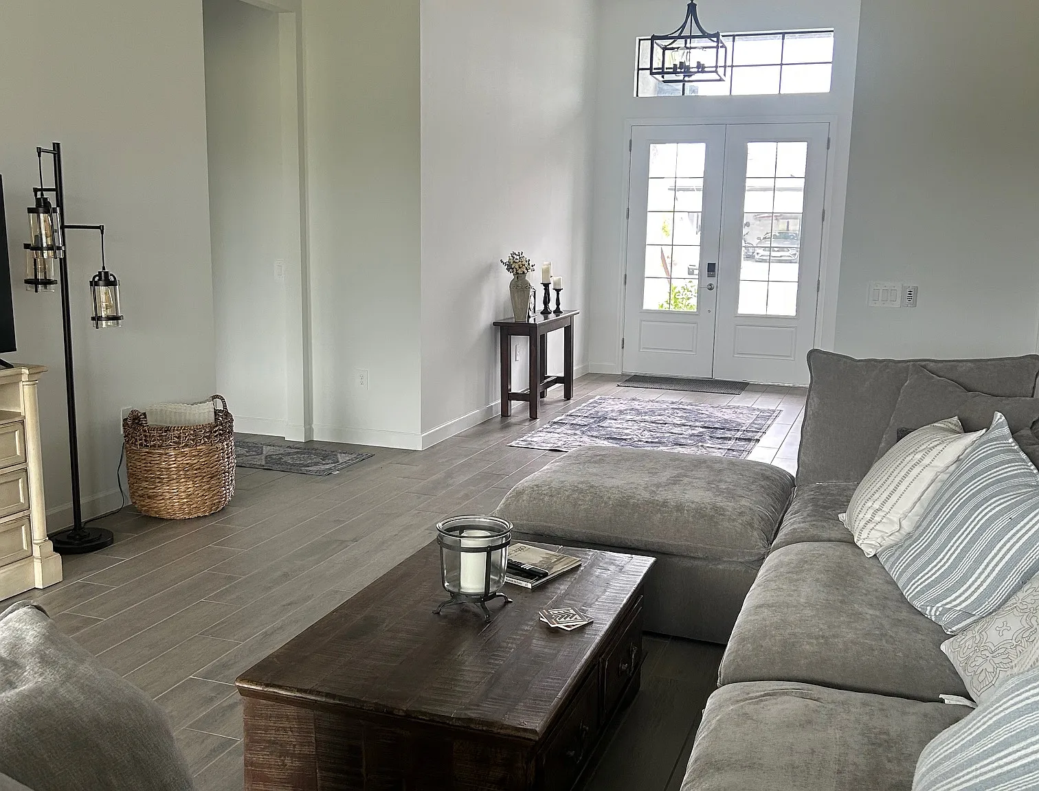 3 bed, 2650 sqft, $8,000 — Photo 3