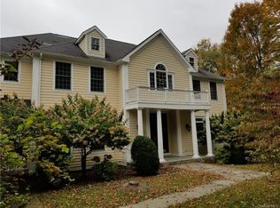 9 Threshing Rock Rd, Pound Ridge, NY 10576