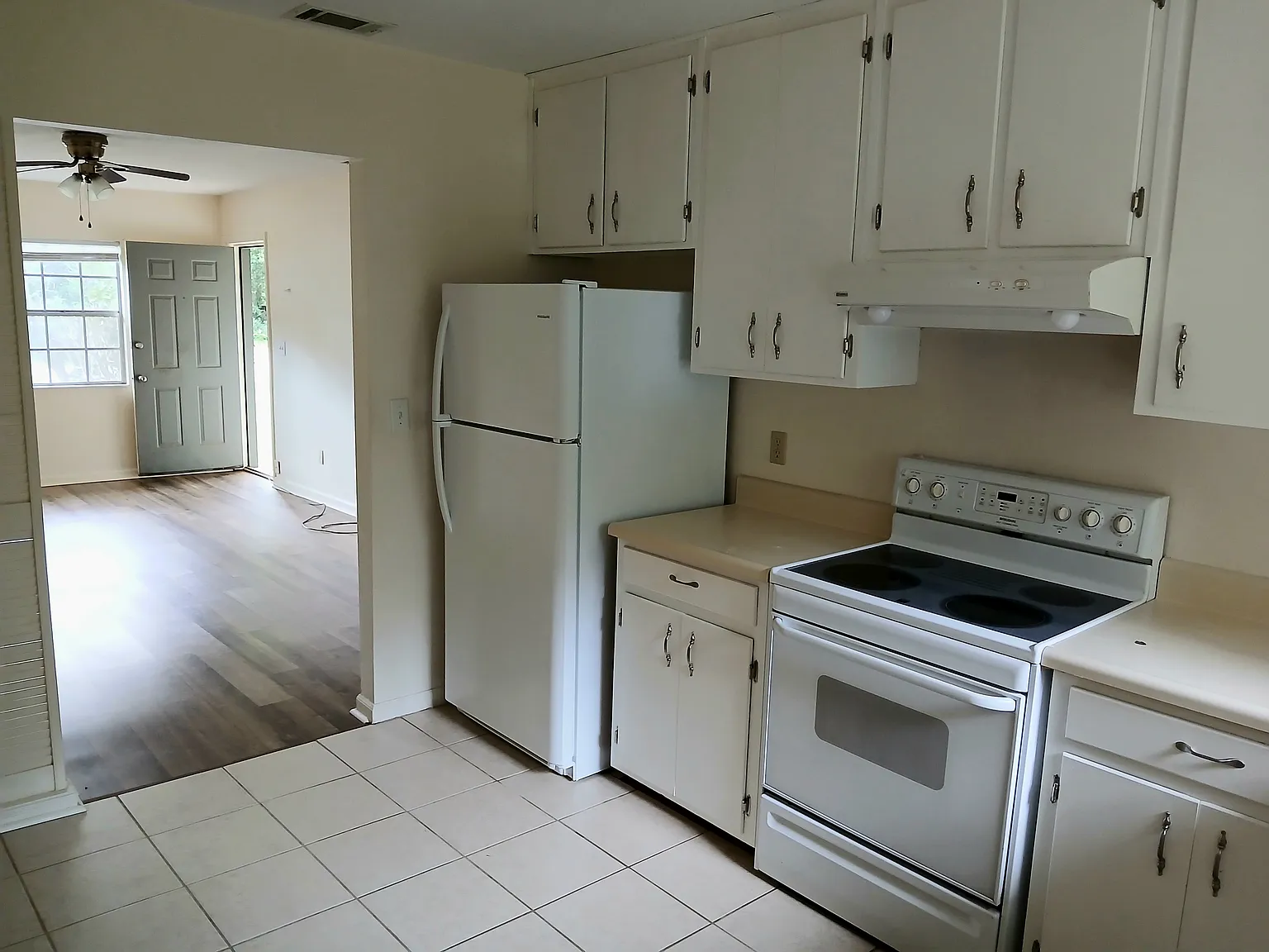 2 bed, 800 sqft, $1,000 — Photo 3