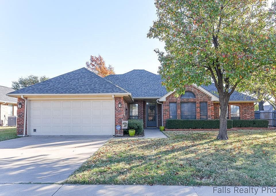 1st image of 3011 Lombard Dr