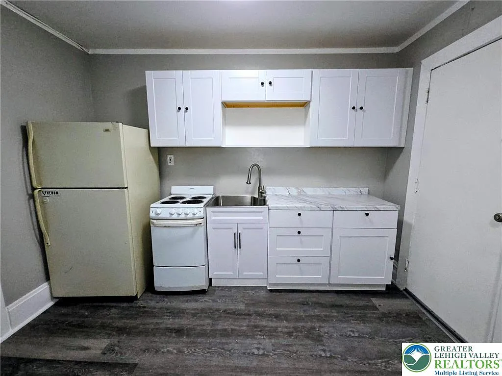 1 bed, 1.0 bath, 650 sqft, $1,300 — Photo 3
