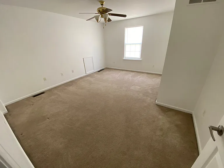 325 Girard Ave — Photo 10