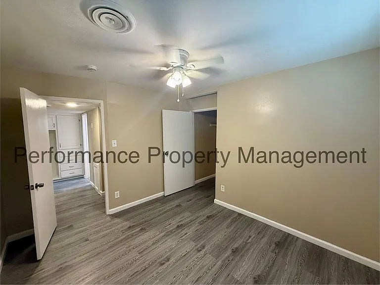 4 McDonald Way — Photo 6