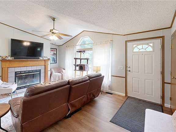 5th image of 1833 S Hanshew Rd