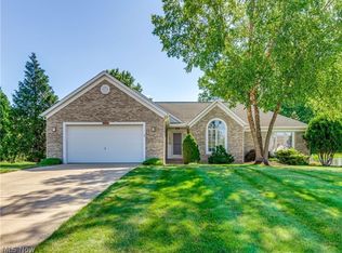 122 Ravenshollow Dr, Cuyahoga Falls, OH 44223