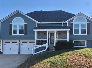 1009 SW Merryman Dr, Lees Summit, MO 64082