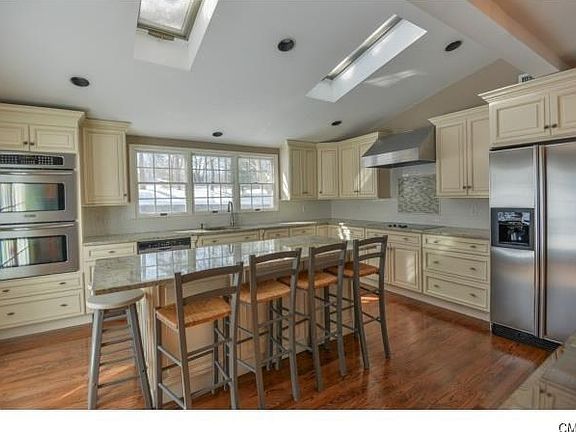 2nd image of 128 Deer Run Rd