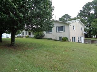 898 W Point Rd, Lawrenceburg, TN 38464