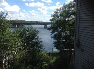 8 Oakland Ave, Shrewsbury, MA 01545