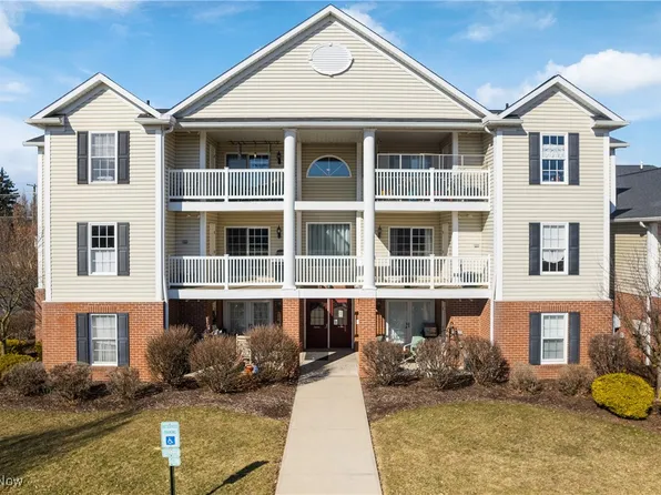 1249 Lauren Crest St SW, Hartville, OH 44632