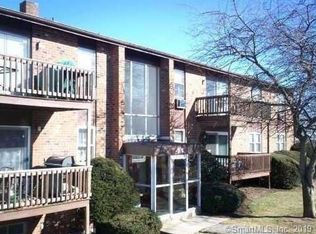 41 Balance Rock Rd APT 11, Seymour, CT 06483