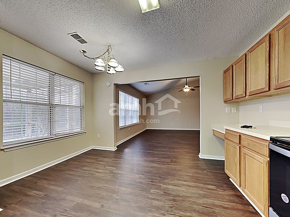 4th image of 470 Hainsworth Dr