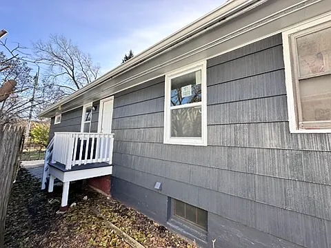 911 Broadway Ave — Photo 28