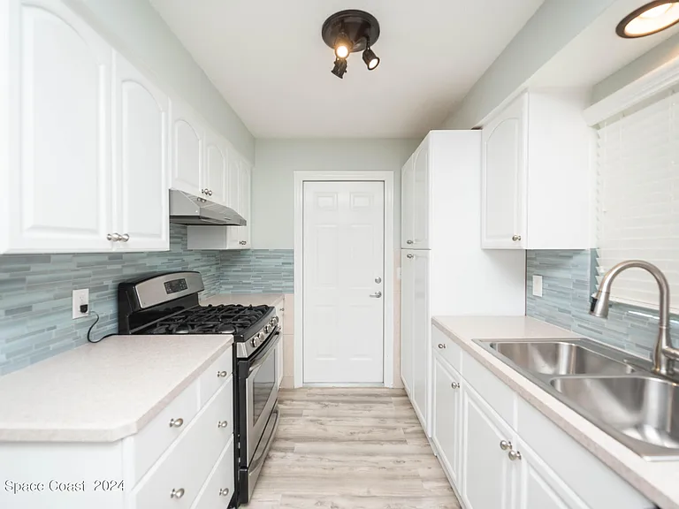 300 Nora Ave — Photo 9