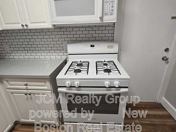 3rd image of 26 Harwood St