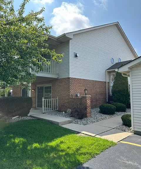 2112 Terrace Dr — Photo 3