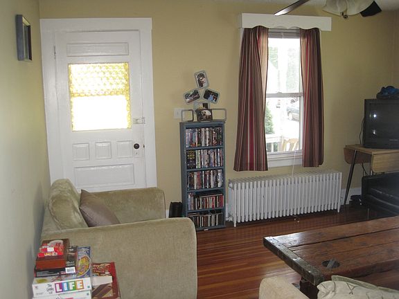 4th image of 32 Essex St