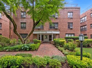 2 Townhouse Place #3N, Great Neck, NY 11021