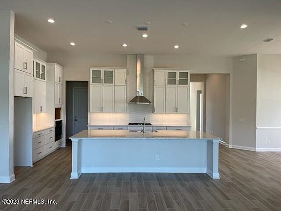 3rd image of 450 COURTNEY CHASE Drive