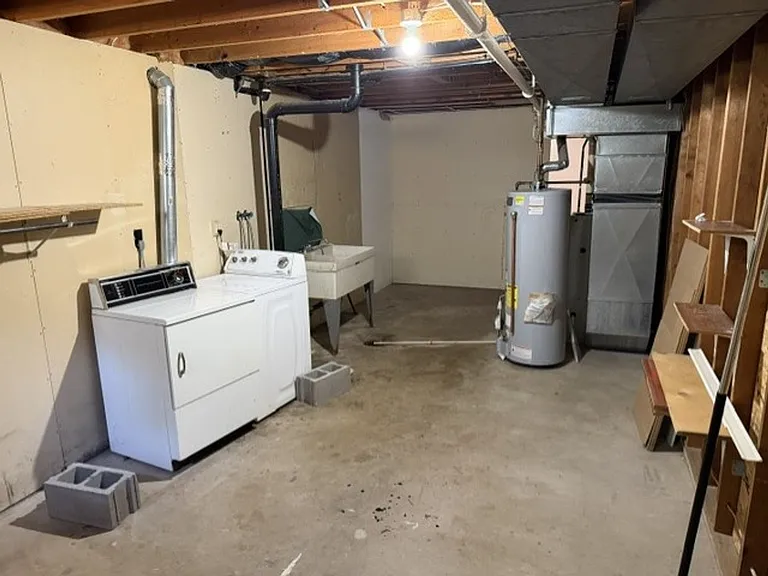 713 SW 4th St — Photo 17