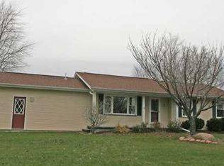 22 Bramblewood Ln W, Gates, NY 14624