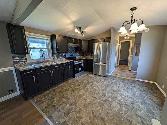 Nook with enough rook for table and chairs