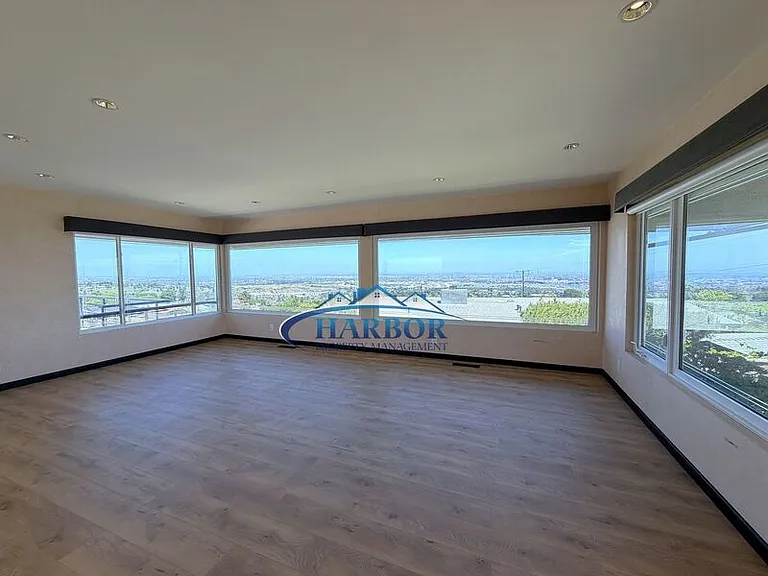 2315 Sparta Dr — Photo 2