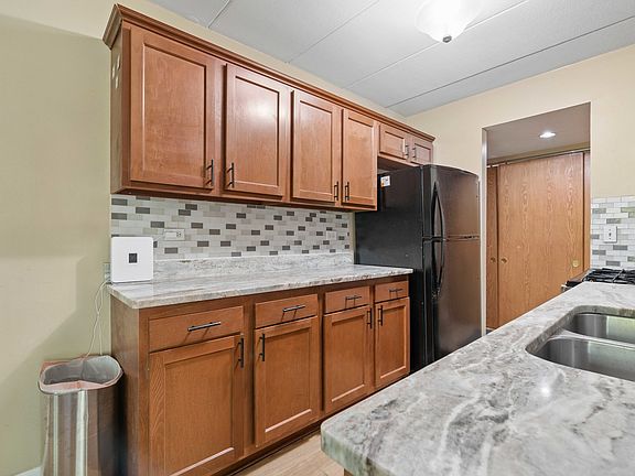 4th image of 5S040 Pebblewood Ln APT E105