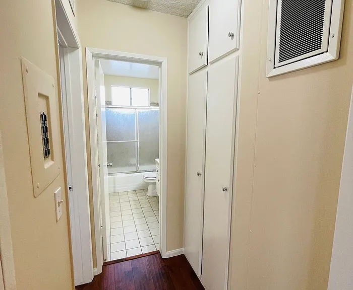 949 N Alfred St #8 — Photo 5