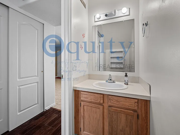 703 Ry Ln — Photo 5