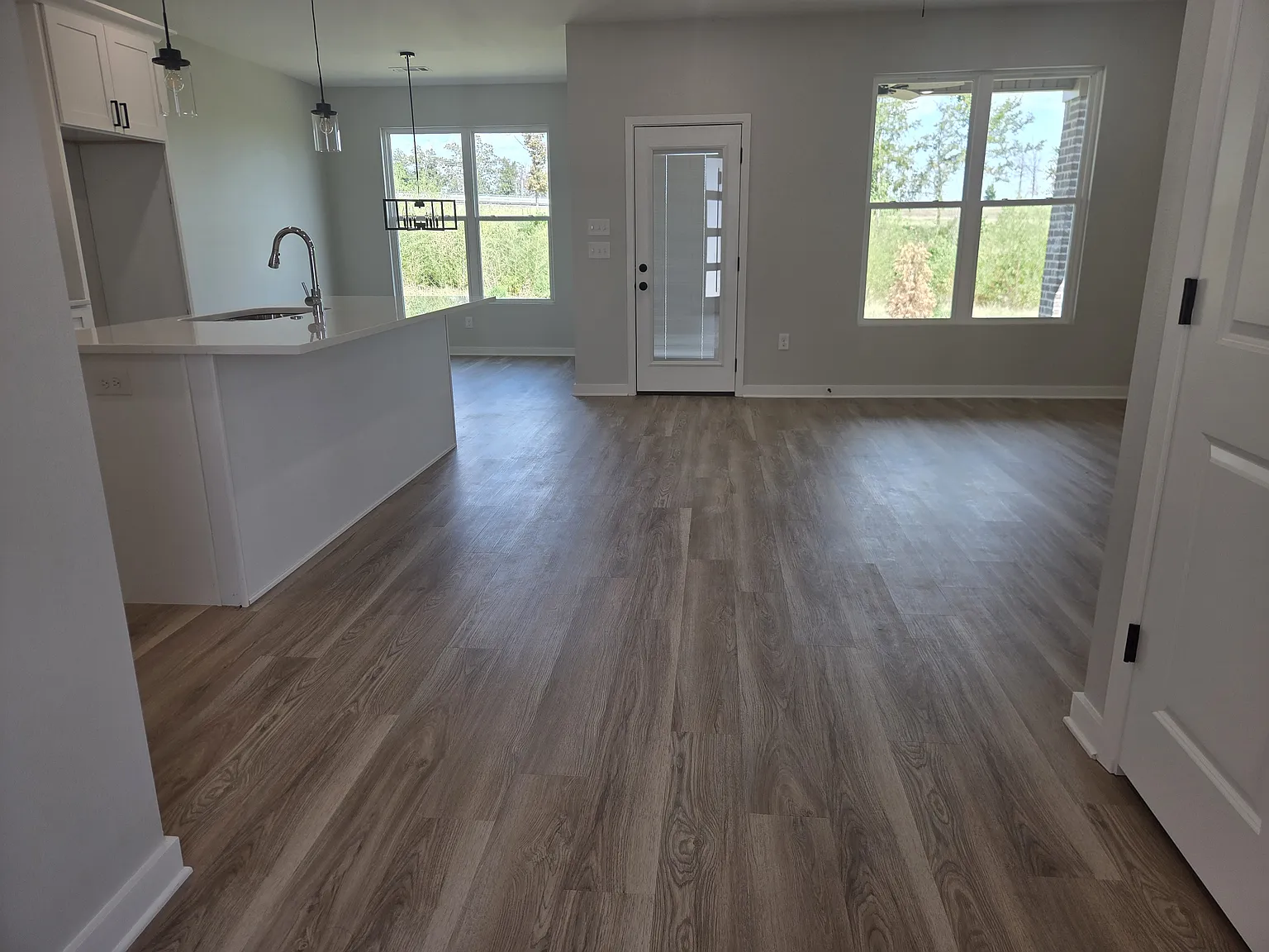 3 bed, 1558 sqft, $2,195 — Photo 4
