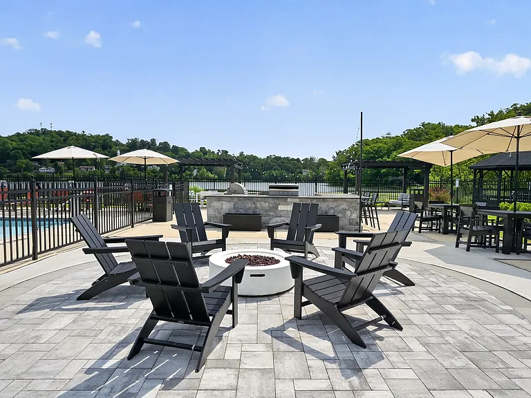 Unwind in style at Eagle Rock Apartments at Mohegan Lake. Our inviting outdoor lounge features cozy seating and a fire pit, perfect for relaxation and social gatherings. Embrace the serene surroundingsschedule your tour today!