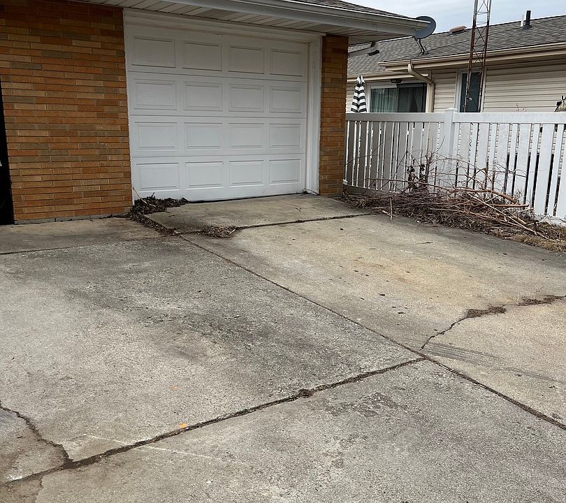 2nd image of 404 N Glenview Ln